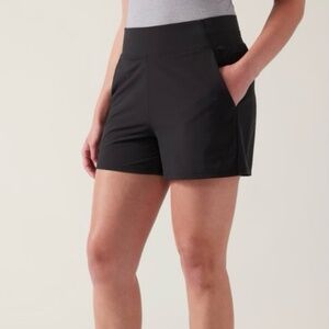 Athleta Brooklyn Mid Rise Short Black Size 6 NWT DISCONTINUED